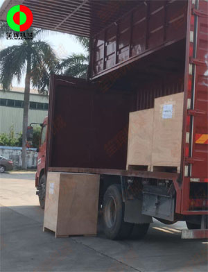 越南客戶訂購的水產加工設備裝車發(fā)貨，按期交付！