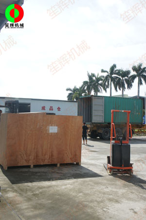大型洗菜設(shè)備裝柜發(fā)往海外客戶(hù)！