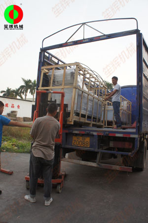 蔬果清洗機(jī)等一批食品加工機(jī)械裝車(chē)出貨！
