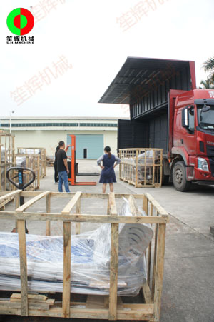 多功能洗菜機(jī)等一批蔬菜清洗加工設(shè)備發(fā)貨交付客戶(hù)！