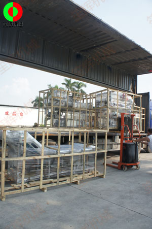 某地經(jīng)銷商定購的無損洗菜機、氣泡洗菜機及渦流清洗線由兩部專車發(fā)貨！