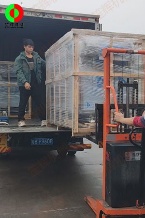 廣州鐘小姐定購(gòu)的兩臺(tái)氣泡洗菜機(jī)按期交付！