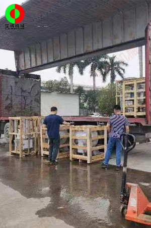 削皮機(jī)、切菜機(jī)、薯?xiàng)l機(jī)等一批蔬果加工設(shè)備發(fā)往海南?？冢? /></a></div>
                    <div   id=